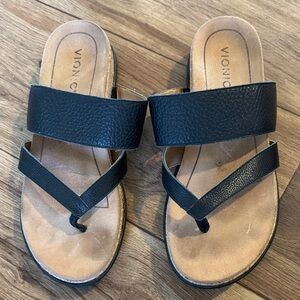 Vionic Women's Black and Tan Sandals